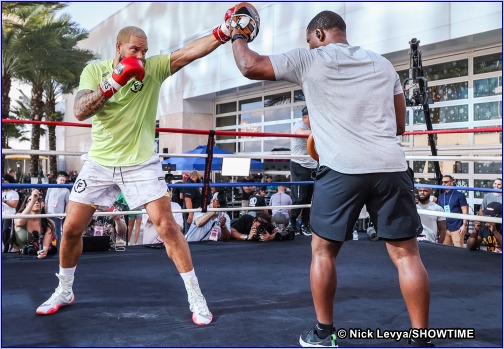 Photos: Frank Gore Grinds Hard For Deron Williams PPV Bout - Boxing News