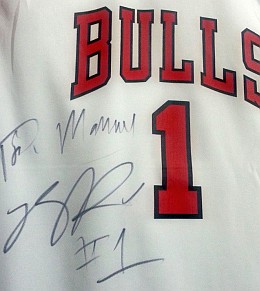 derrick rose autographed jersey