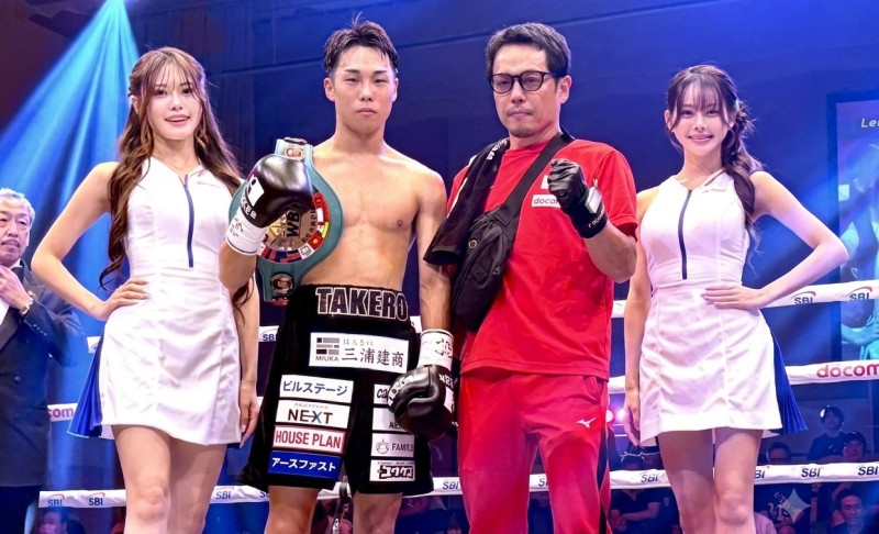 TAKERO KITANO OUTPOINTS UNBREAKABLE ERSON TRINIDAD TO CLAIM OPBF 105-LB TITLE